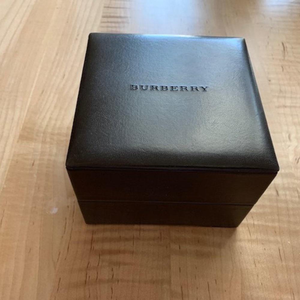 Burberry Watch: BRAND NEW